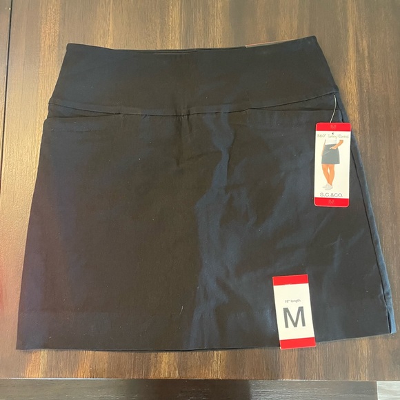 SC & Co Dresses & Skirts - SC and Co Size M.. Black short Skort. Has short attached underneath.
